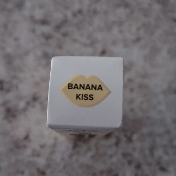 New Too Faced Hangover Pillow Balm Ulta-Hydrating Lip Treatment in Banana Kiss - Picture 2 of 5